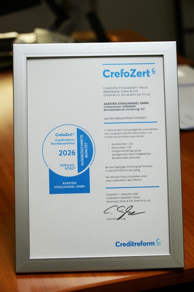 Gerahmte CrefoZert-Urkunde der Creditreform für die Karsten Stahlhandel GmbH